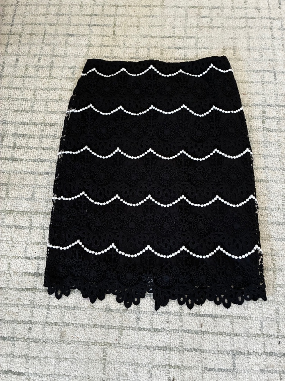 Talbots Black & White Lace Pencil Skirt Size 6 Elegant Crochet Detail